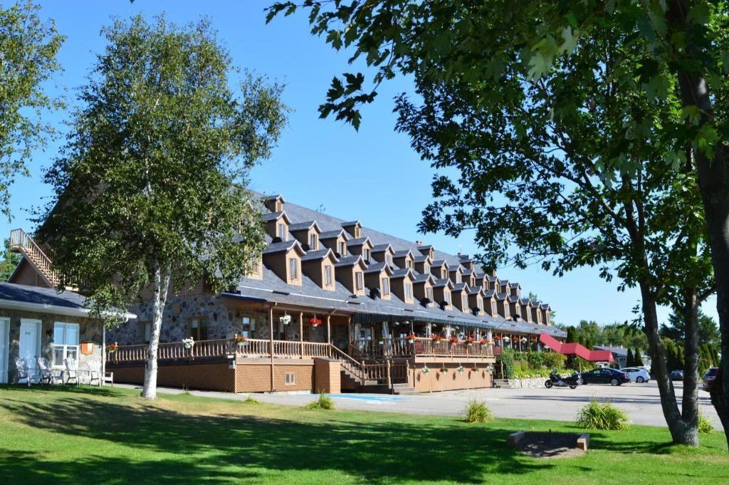 Hôtel Cap-aux-Pierres — Charlevoix, Québec — à vendre 3 500 000$
