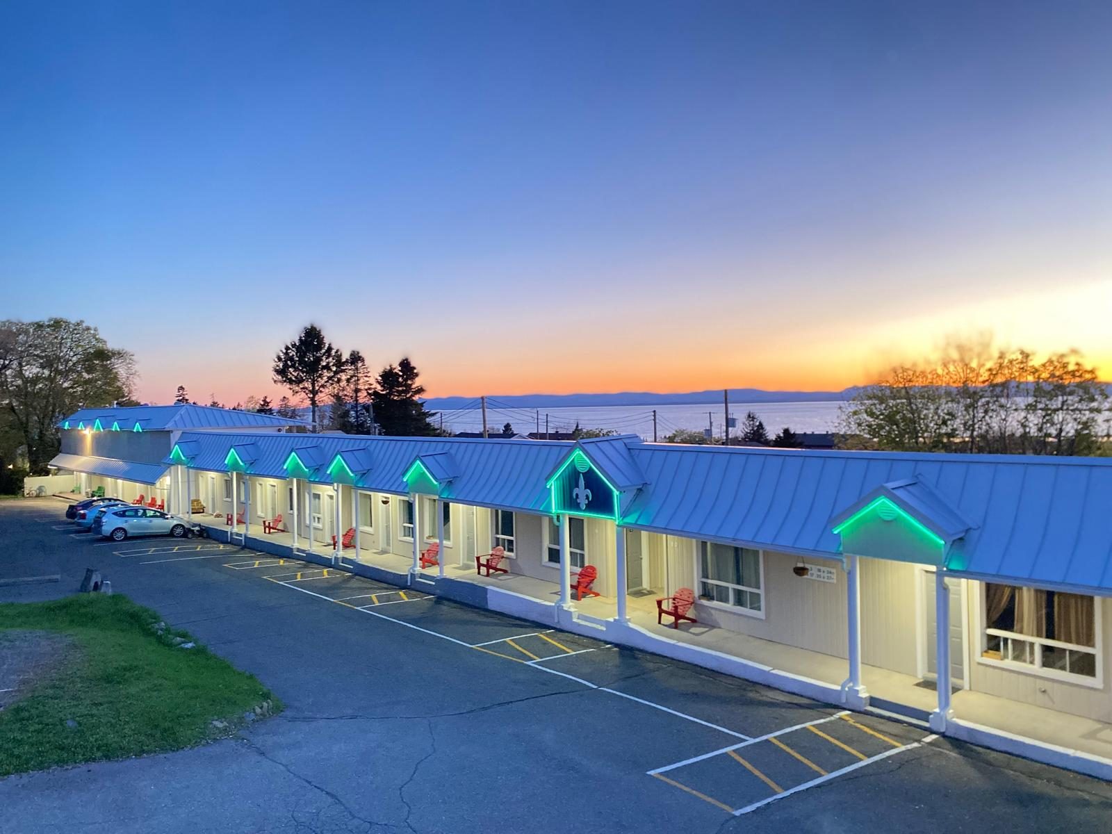 Motel T Côté au coucher de soleil, face au fleuve Saint-Laurent, Rivière-du-Loup