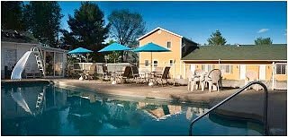 Piscine et terrasse — Vue estivale